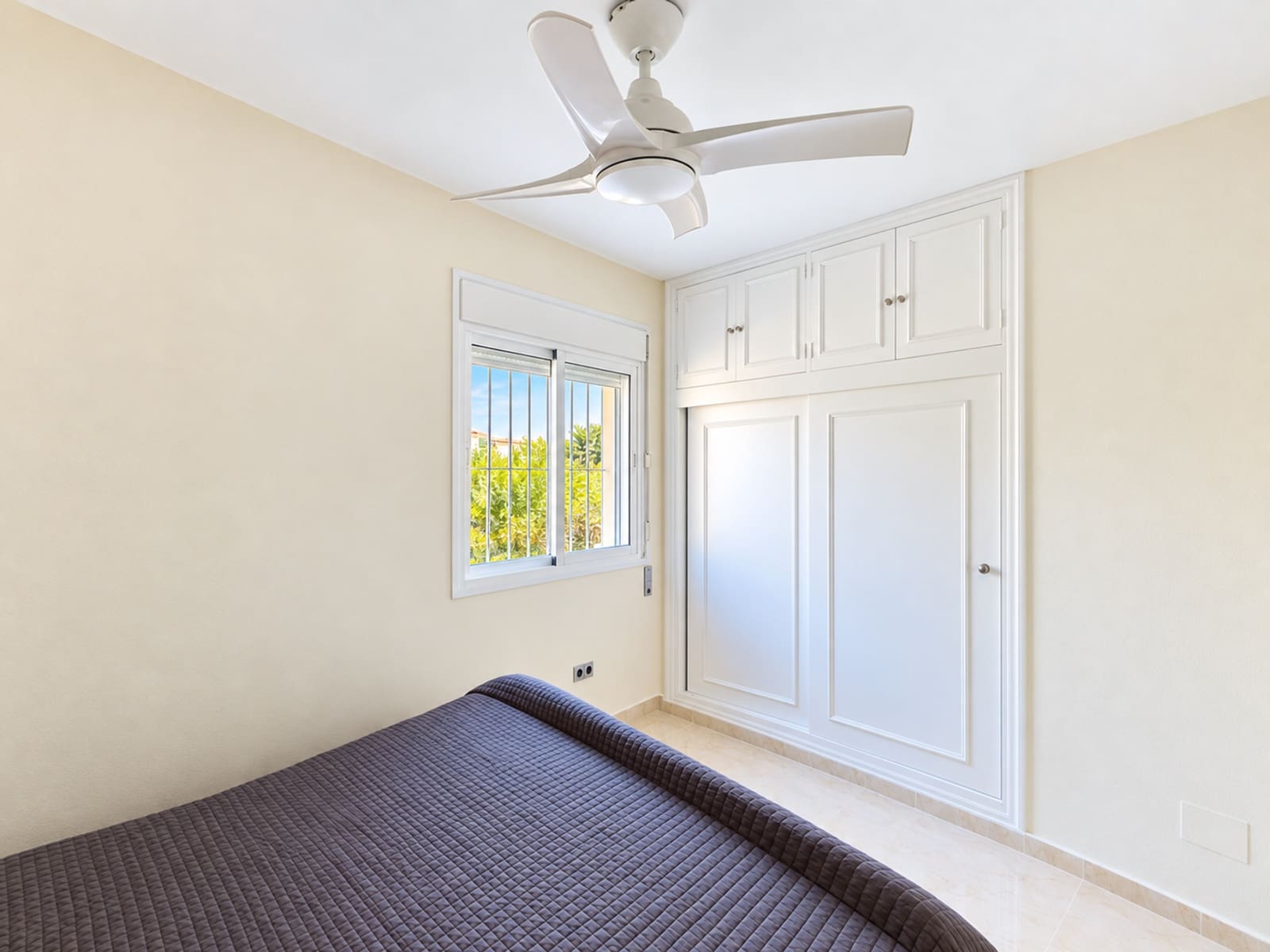 Pareado de 3 habitaciones en La Duquesa / Puerto de la Duquesa en venta con piscina - 329.000 € (Ref: 10171207)
