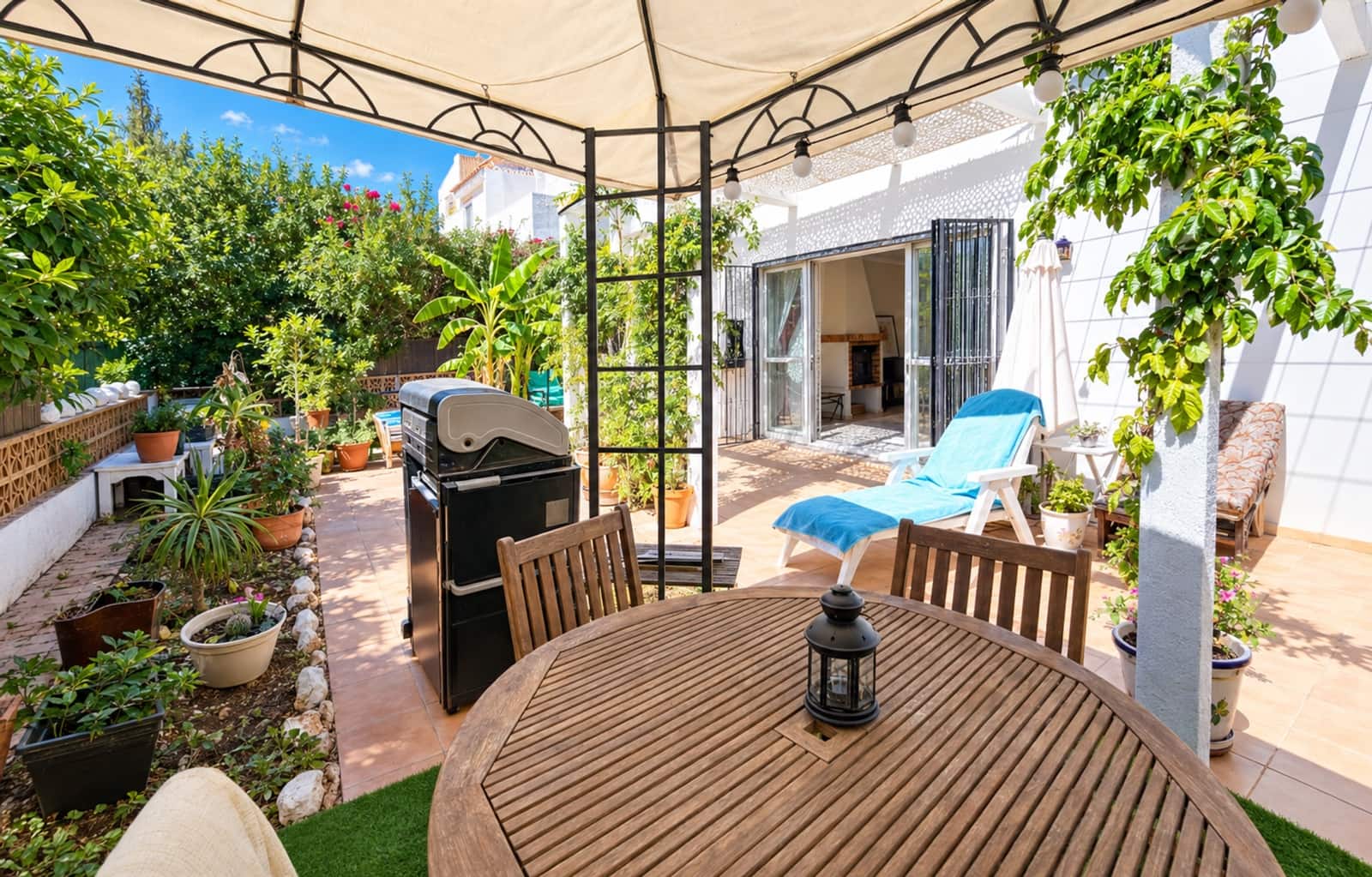 Pareado de 3 habitaciones en La Duquesa / Puerto de la Duquesa en venta con piscina - 329.000 € (Ref: 10171207)