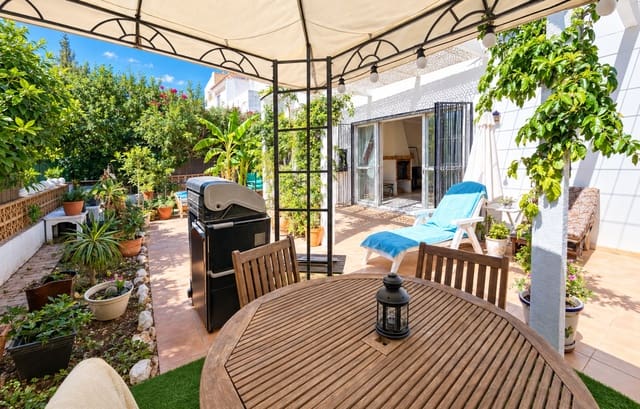 Pareado de 3 habitaciones en La Duquesa / Puerto de la Duquesa, Manilva en venta con piscina - 329.000 € (Ref: 10171207)