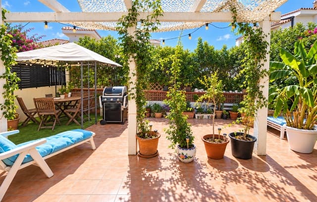 Pareado de 3 habitaciones en La Duquesa / Puerto de la Duquesa, Manilva en venta con piscina - 329.000 € (Ref: 10171207)