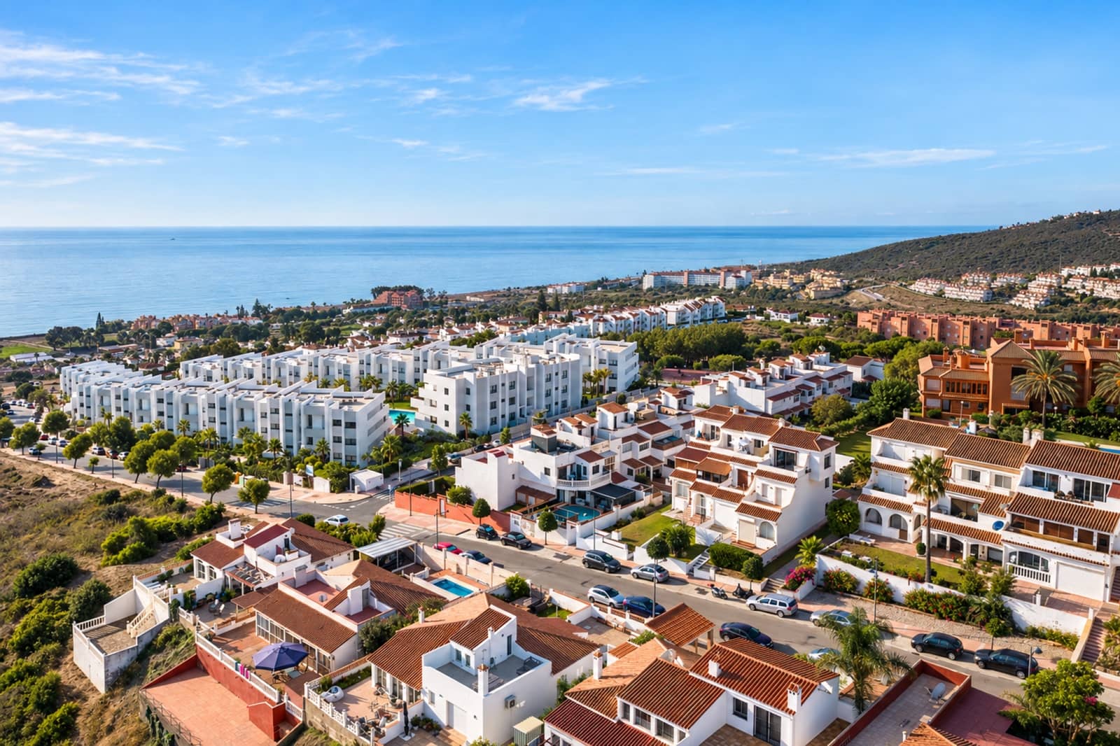 Pareado de 3 habitaciones en La Duquesa / Puerto de la Duquesa en venta con piscina - 329.000 € (Ref: 10171207)