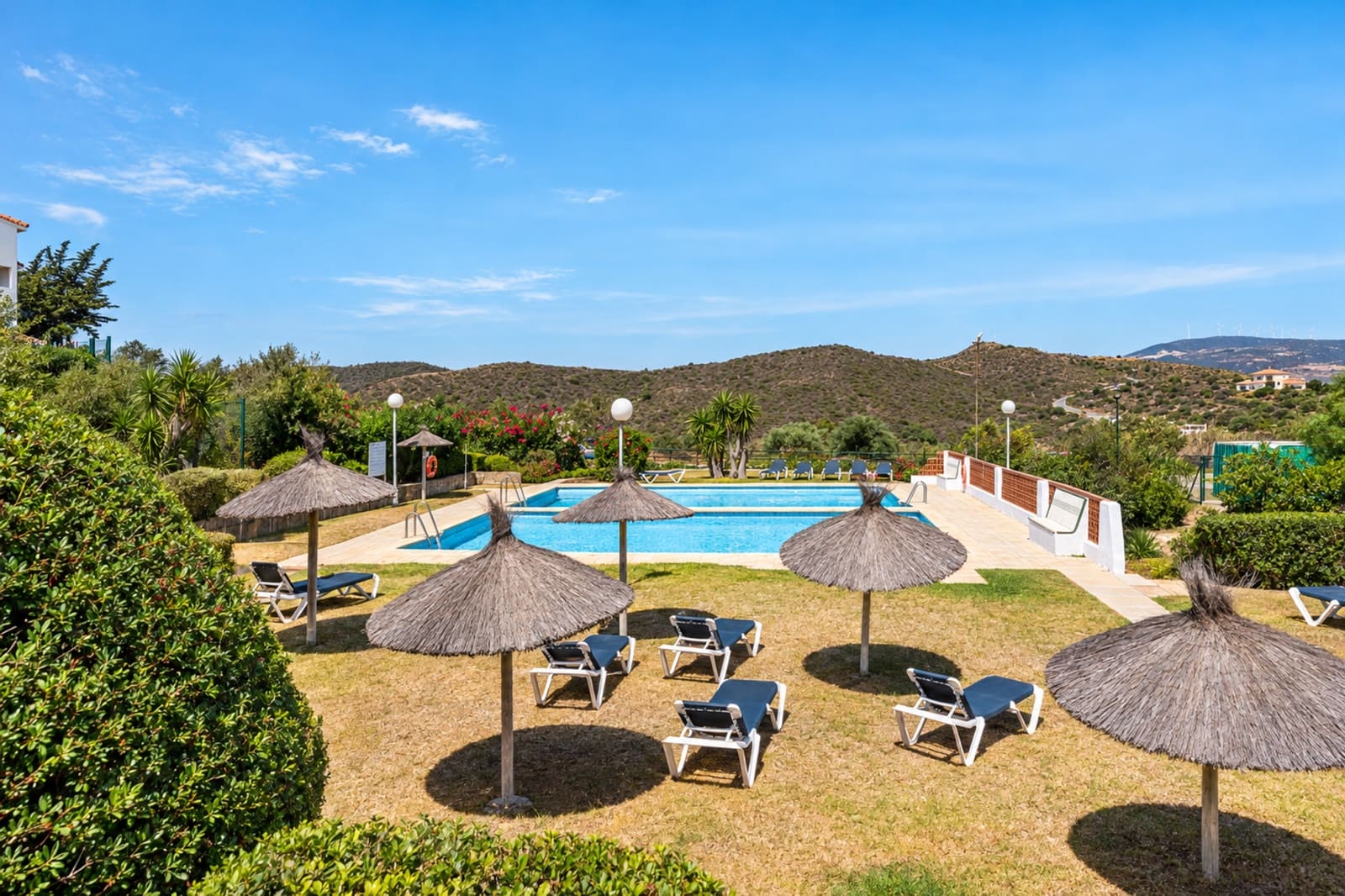 Pareado de 3 habitaciones en La Duquesa / Puerto de la Duquesa en venta con piscina - 329.000 € (Ref: 10171207)