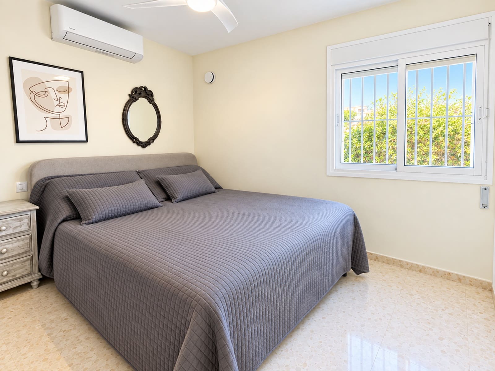 Pareado de 3 habitaciones en La Duquesa / Puerto de la Duquesa en venta con piscina - 329.000 € (Ref: 10171207)