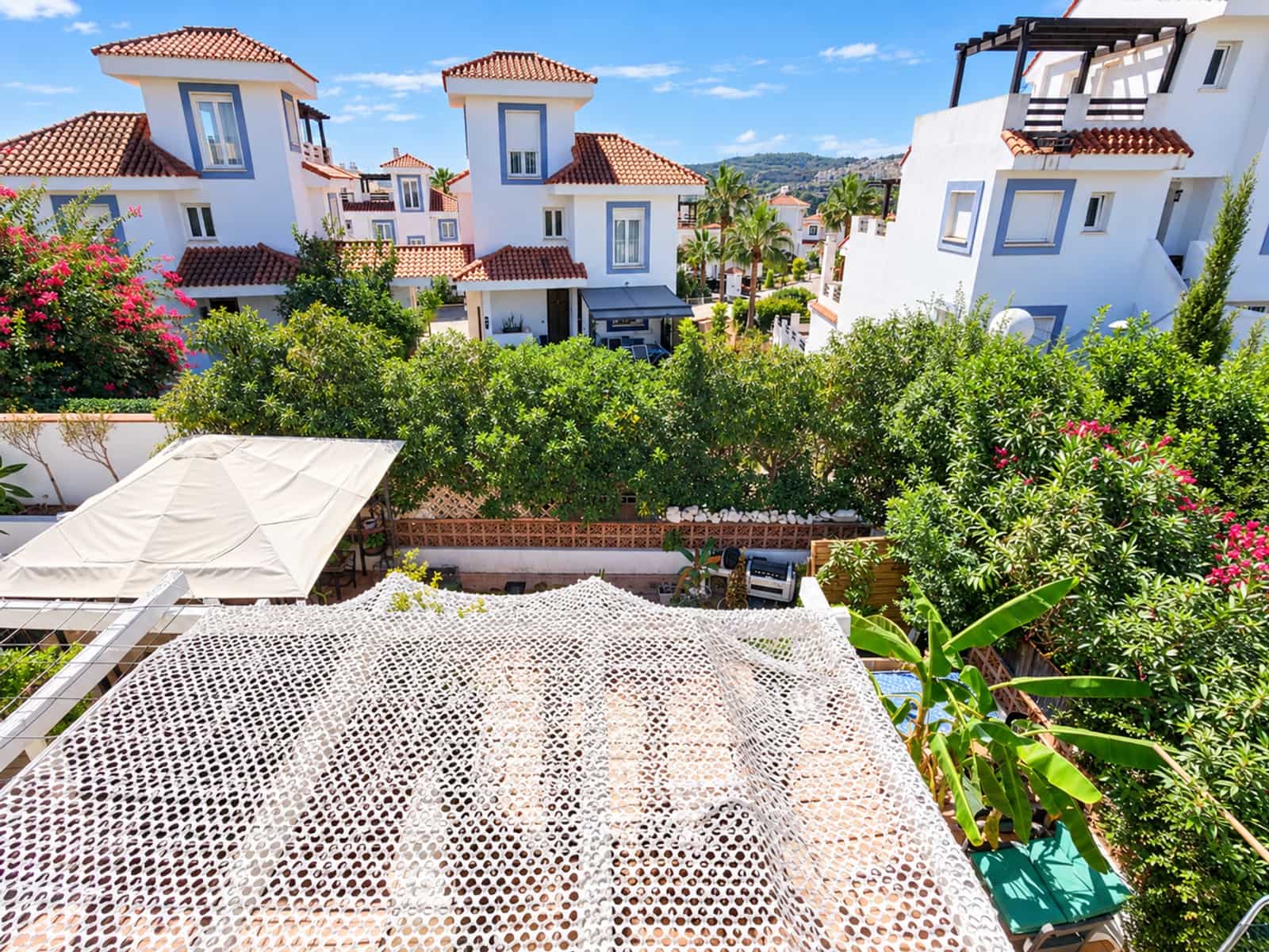 Pareado de 3 habitaciones en La Duquesa / Puerto de la Duquesa en venta con piscina - 329.000 € (Ref: 10171207)
