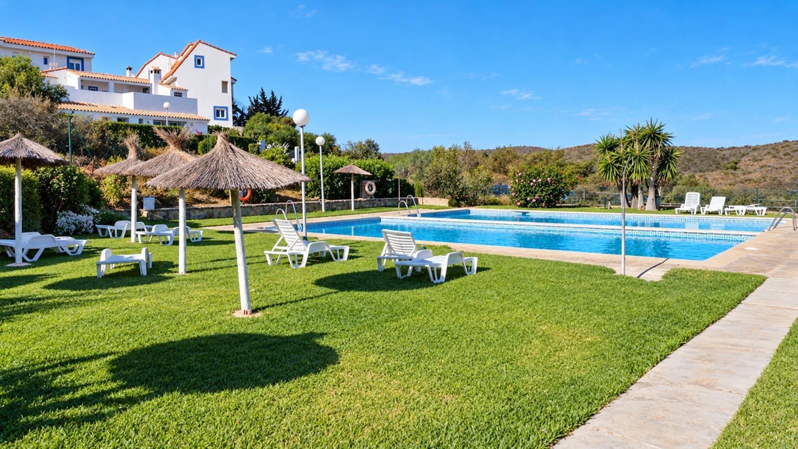 Pareado de 3 habitaciones en La Duquesa / Puerto de la Duquesa en venta con piscina - 329.000 € (Ref: 10171207)
