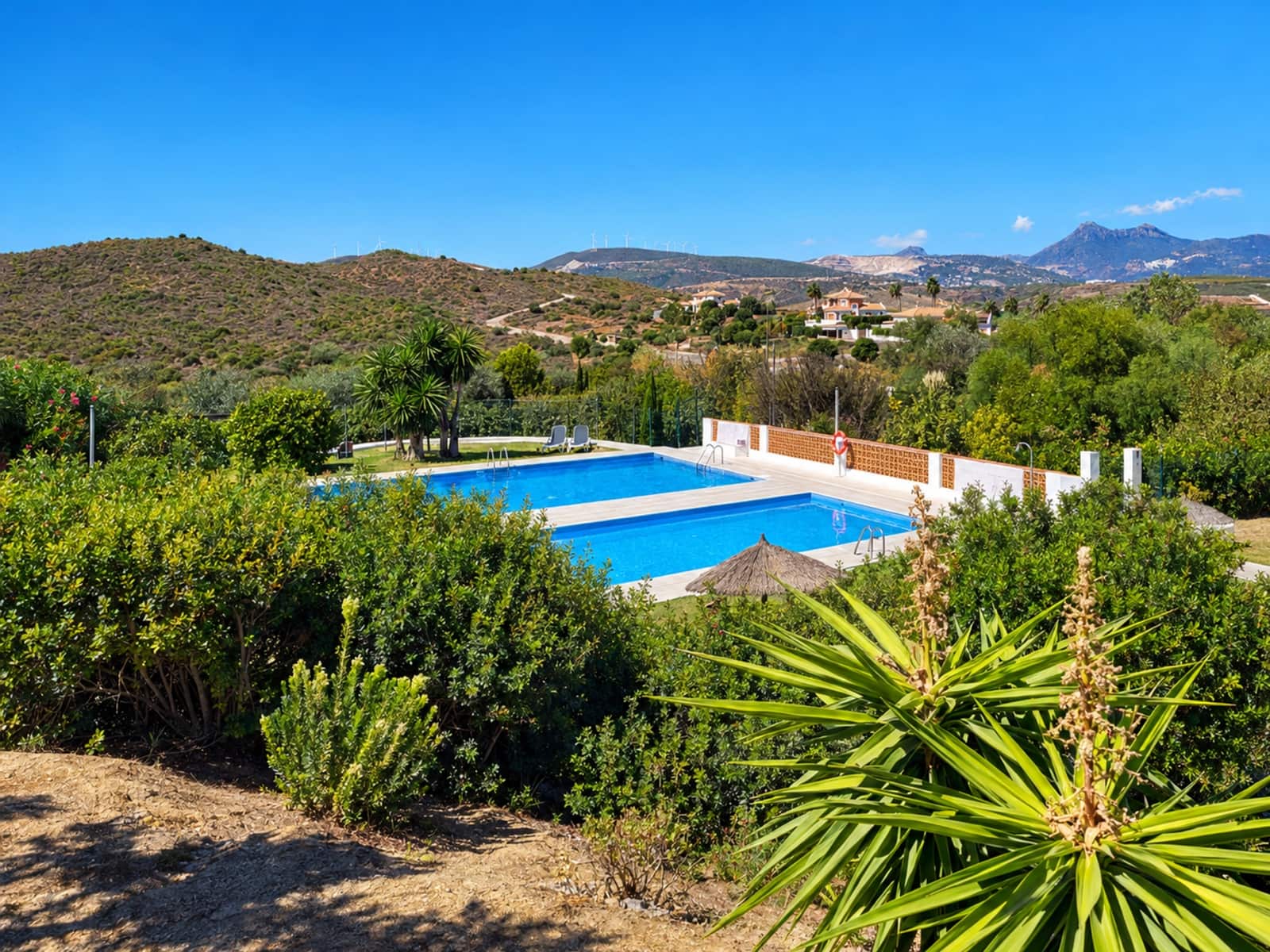 Pareado de 3 habitaciones en La Duquesa / Puerto de la Duquesa en venta con piscina - 329.000 € (Ref: 10171207)