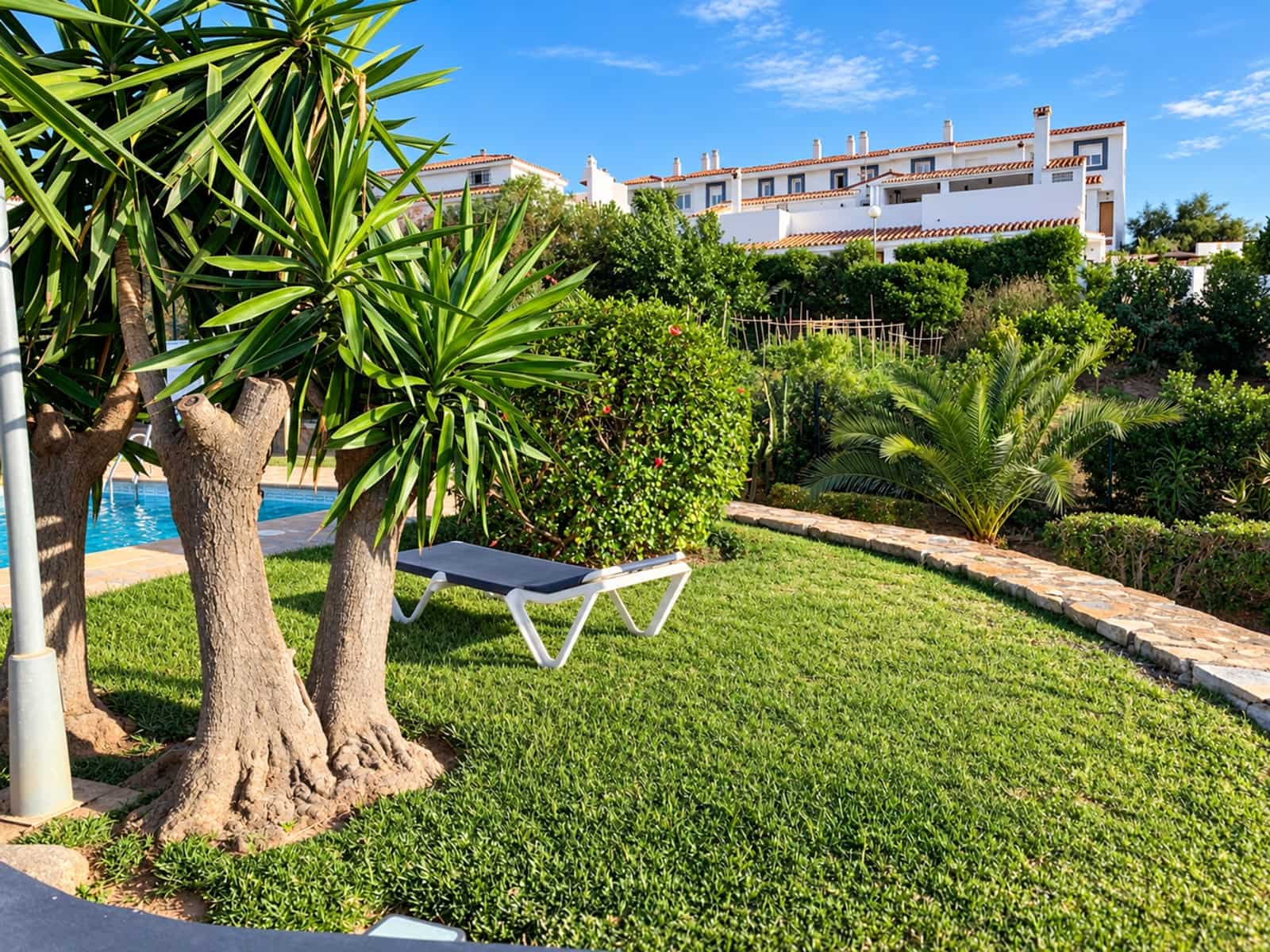 Pareado de 3 habitaciones en La Duquesa / Puerto de la Duquesa en venta con piscina - 329.000 € (Ref: 10171207)