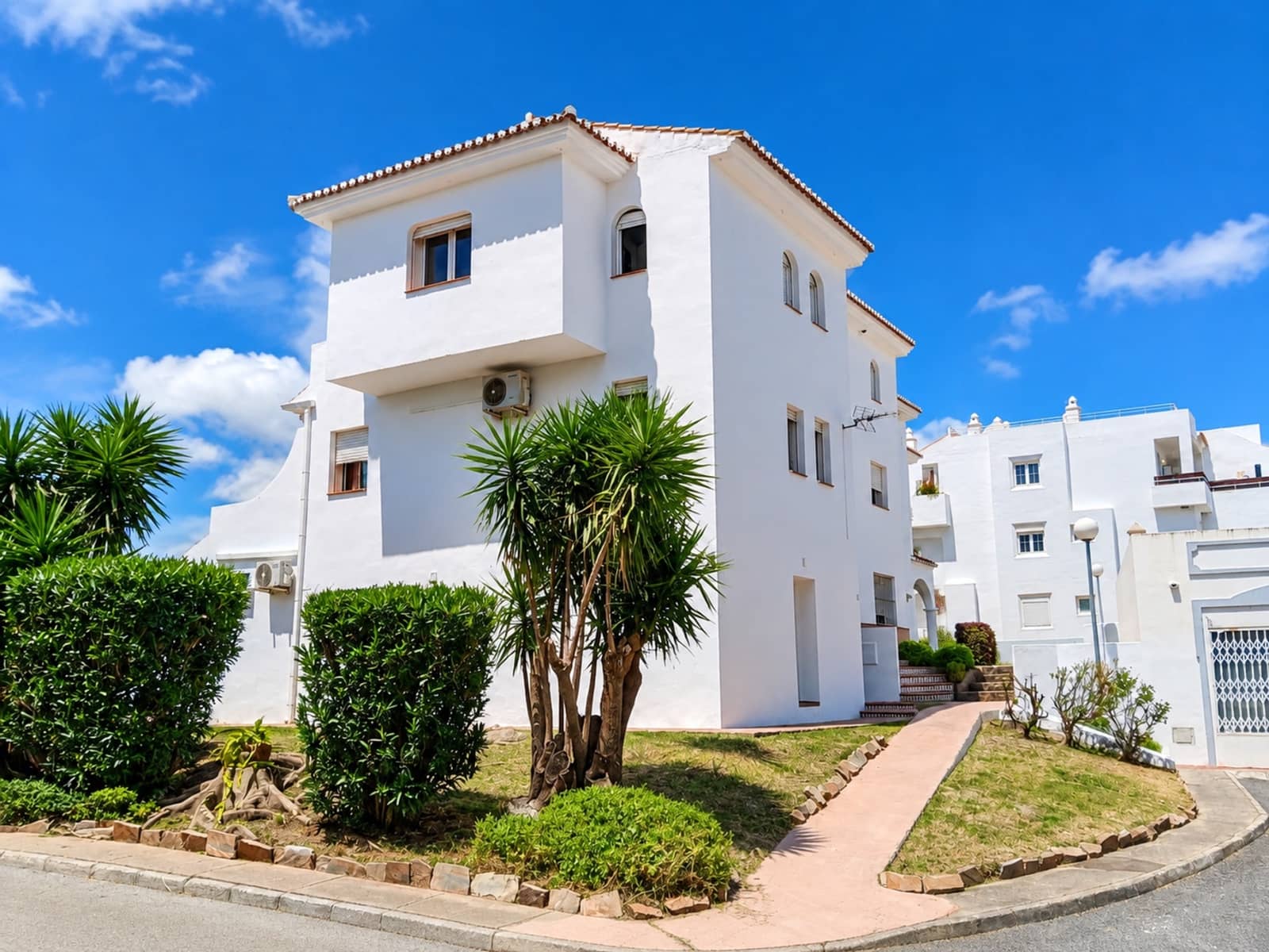 1 quarto Penthouse para venda em La Duquesa / Puerto de la Duquesa com piscina - 215 000 € (Ref: 10176877)