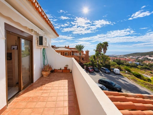 1 quarto Penthouse para venda em La Duquesa / Puerto de la Duquesa, Manilva com piscina - 215 000 € (Ref: 10176877)