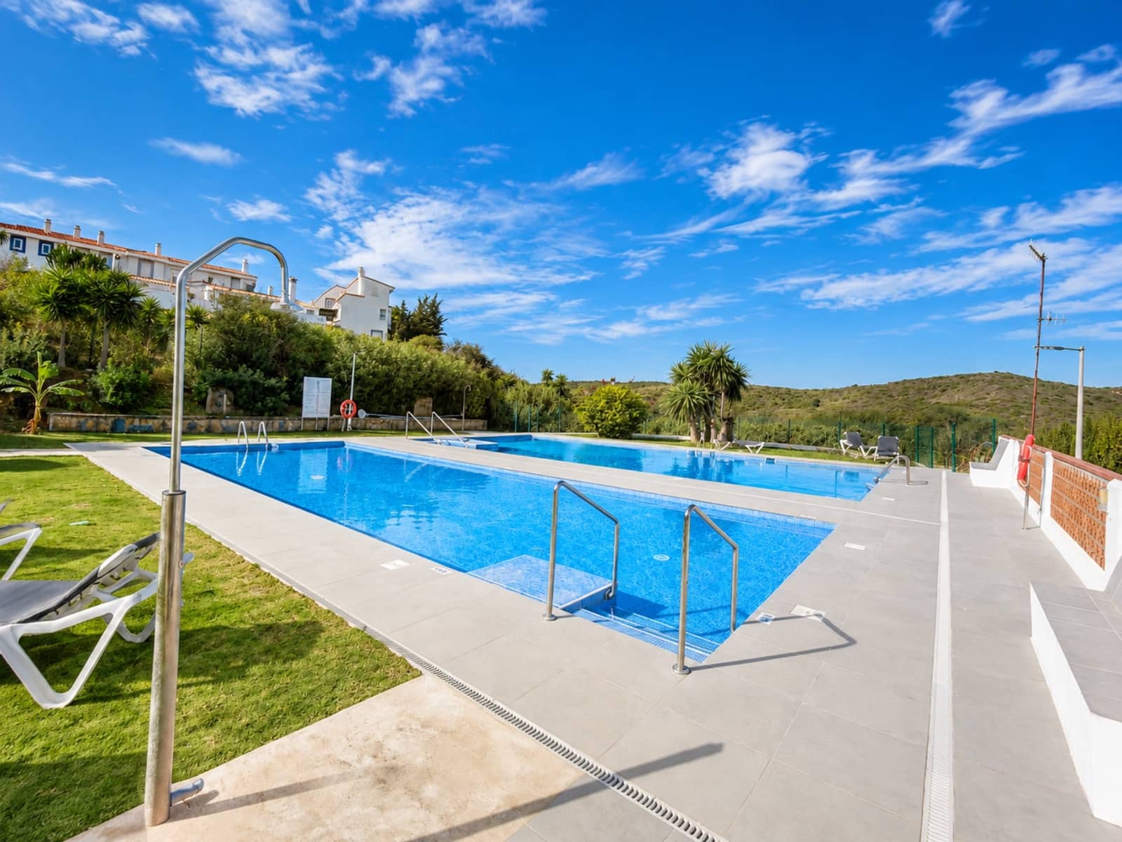1 quarto Penthouse para venda em La Duquesa / Puerto de la Duquesa com piscina - 215 000 € (Ref: 10176877)