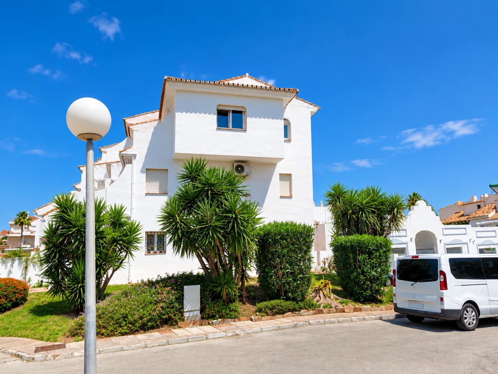 1 quarto Penthouse para venda em La Duquesa / Puerto de la Duquesa com piscina - 215 000 € (Ref: 10176877)