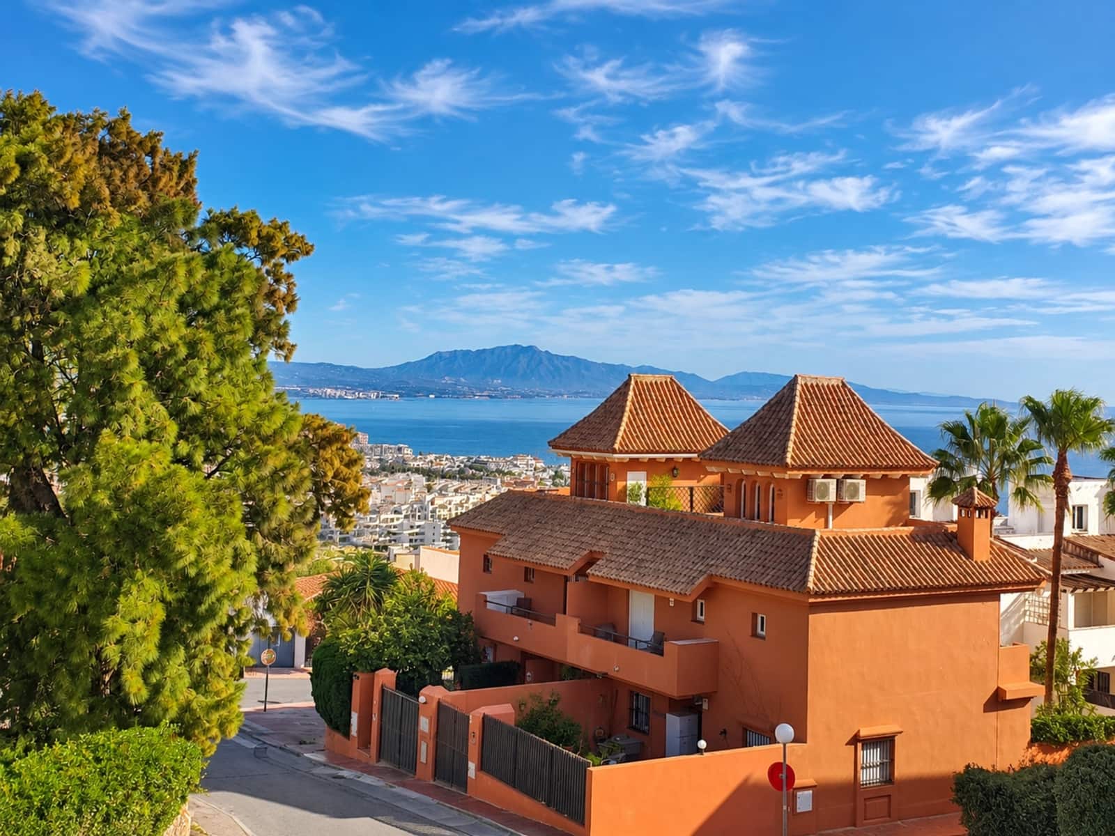 1 quarto Penthouse para venda em La Duquesa / Puerto de la Duquesa com piscina - 215 000 € (Ref: 10176877)