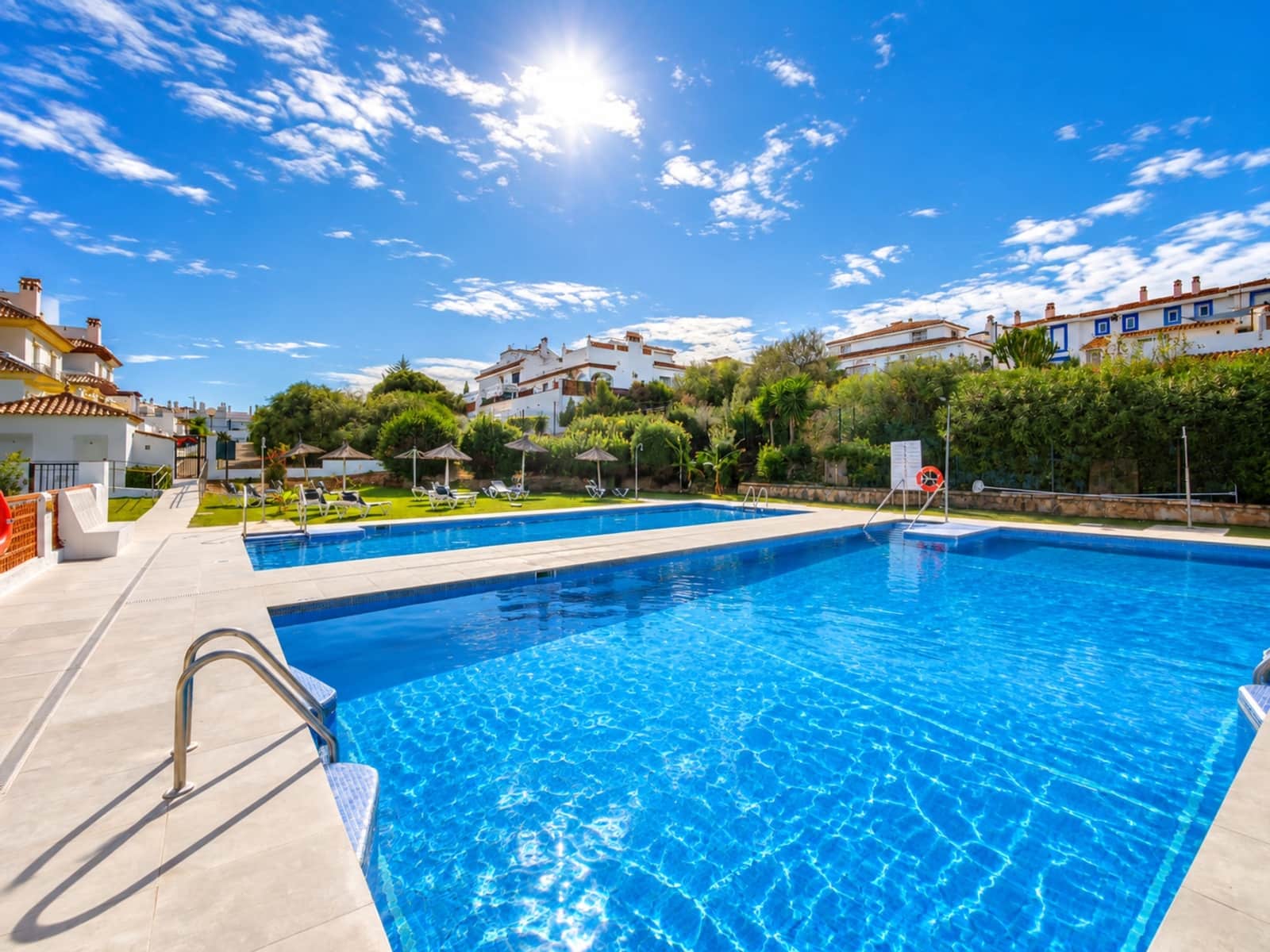 1 quarto Penthouse para venda em La Duquesa / Puerto de la Duquesa com piscina - 215 000 € (Ref: 10176877)