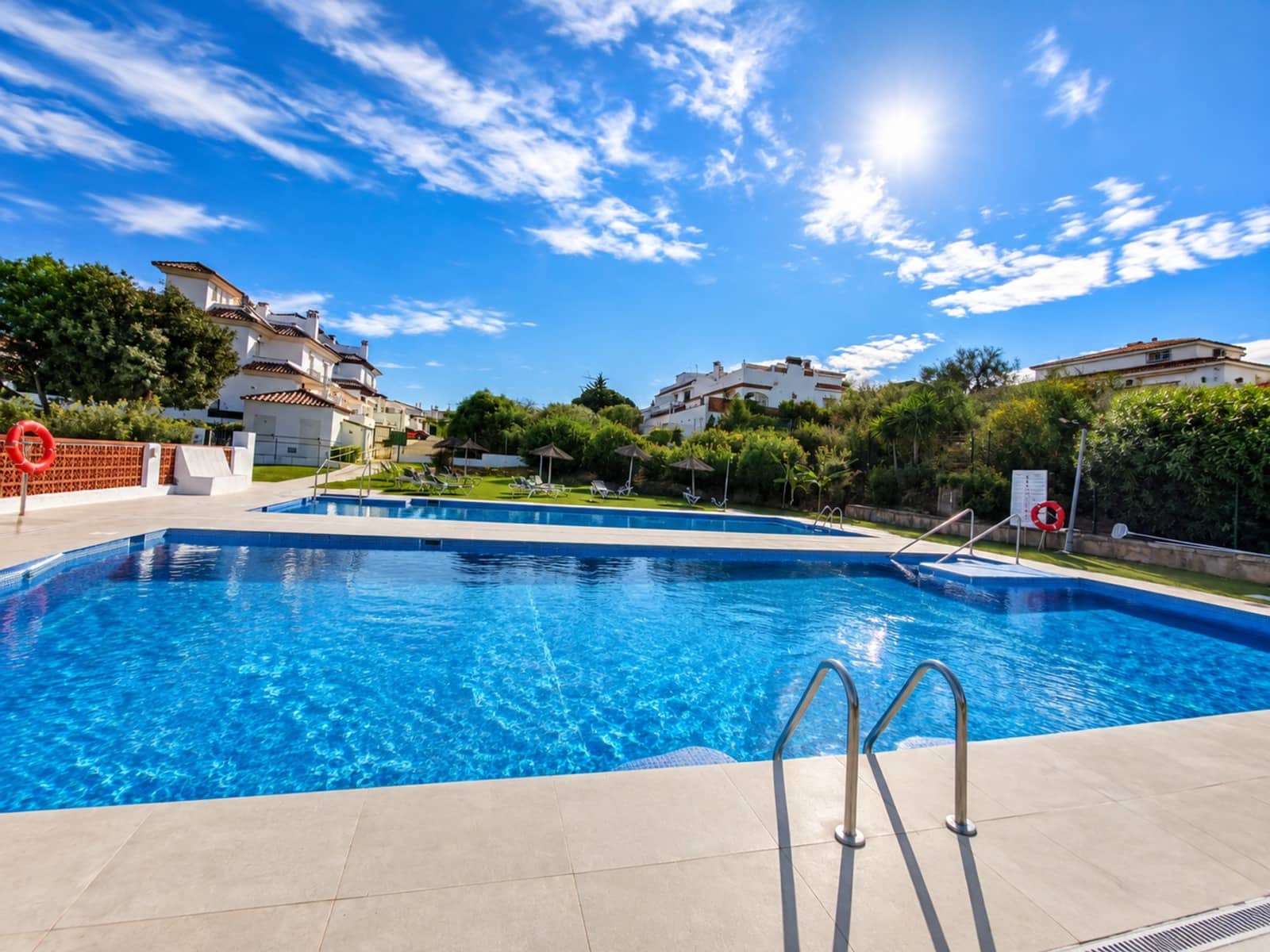 1 quarto Penthouse para venda em La Duquesa / Puerto de la Duquesa com piscina - 215 000 € (Ref: 10176877)