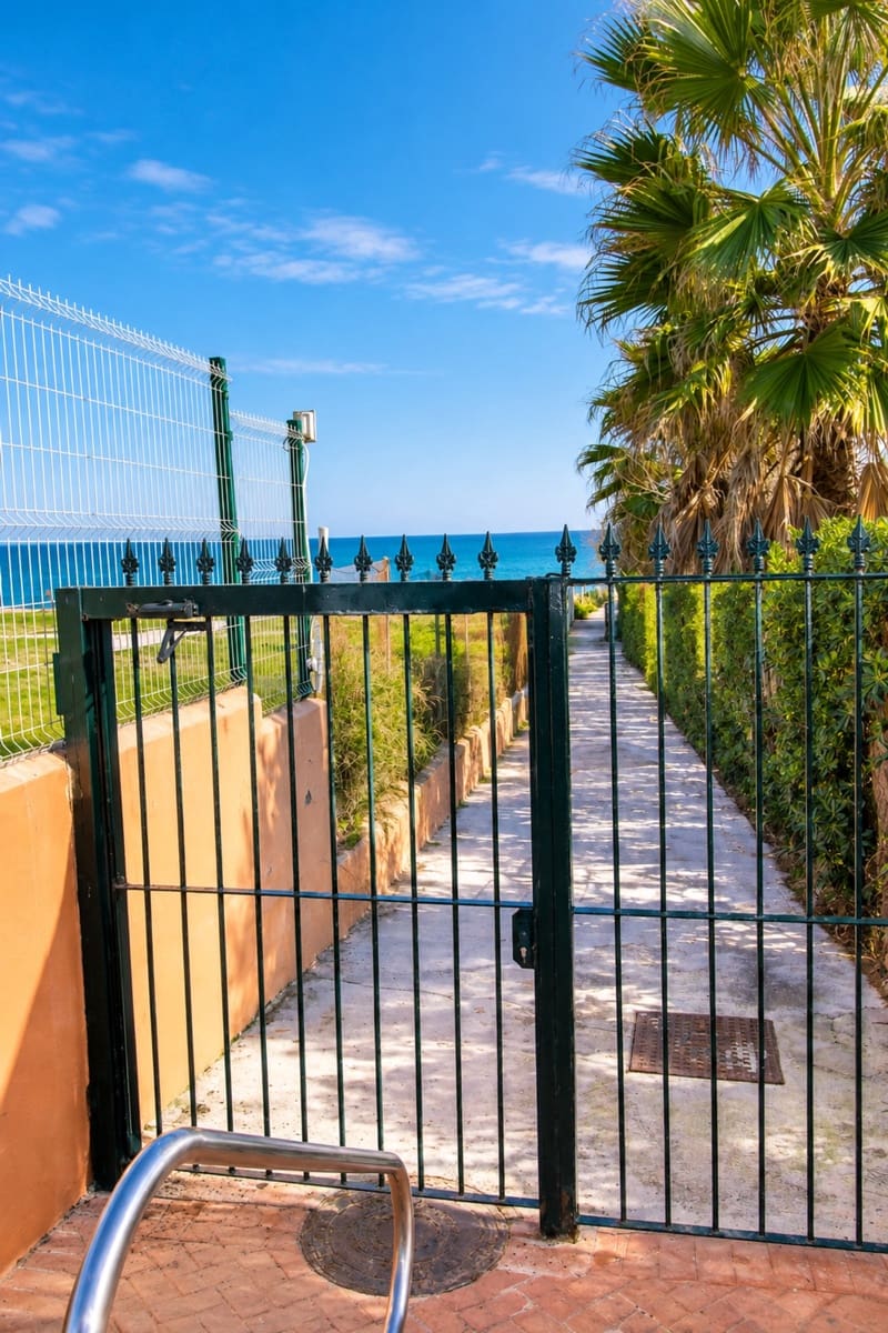 2 bedroom Apartment for sale in Manilva with pool garage - € 259,000 (Ref: 10176879)