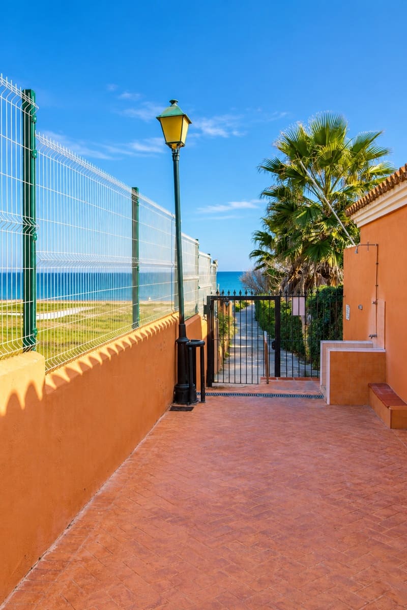 2 bedroom Apartment for sale in Manilva with pool garage - € 259,000 (Ref: 10176879)