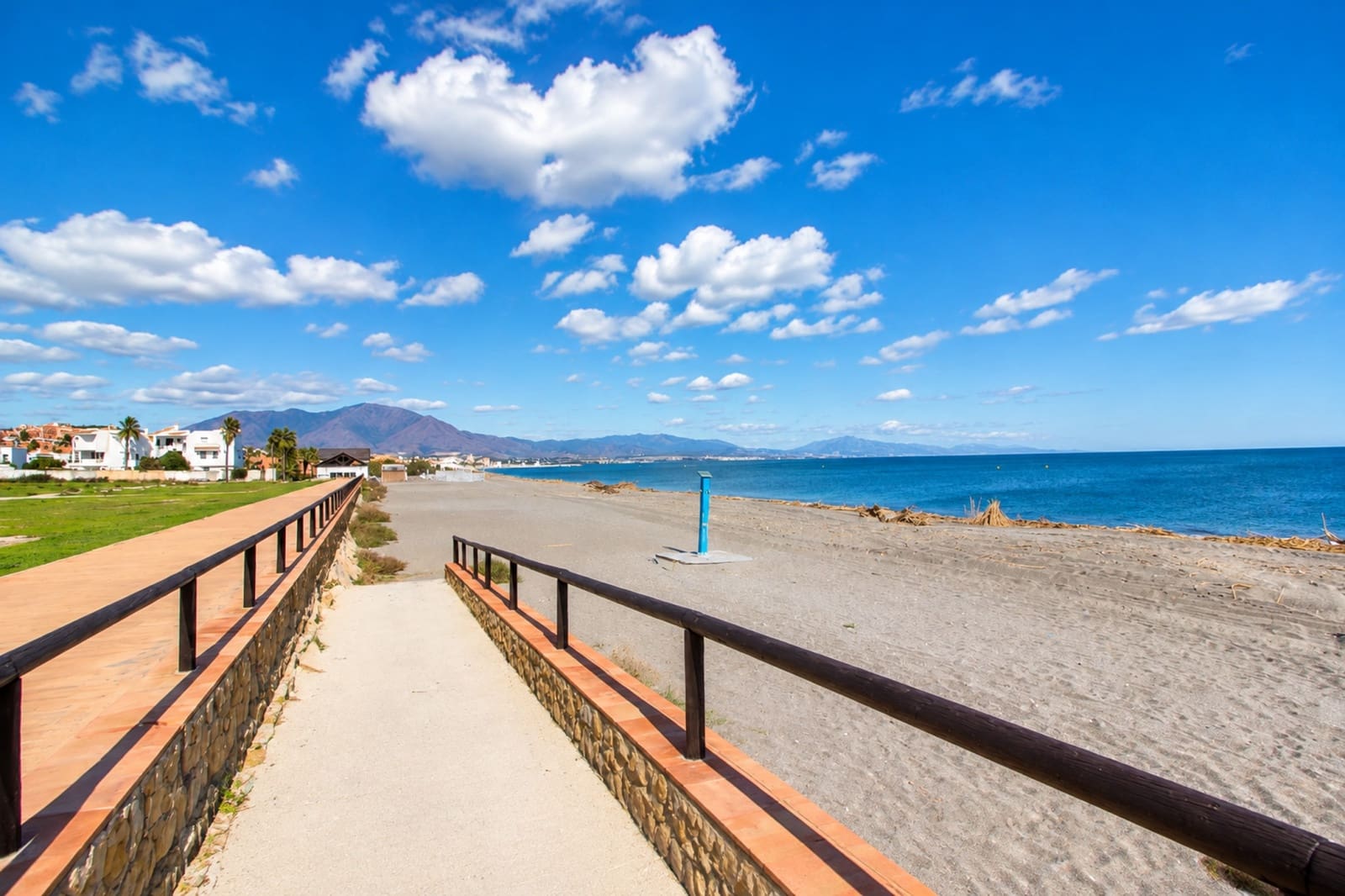 2 bedroom Apartment for sale in Manilva with pool garage - € 259,000 (Ref: 10176879)