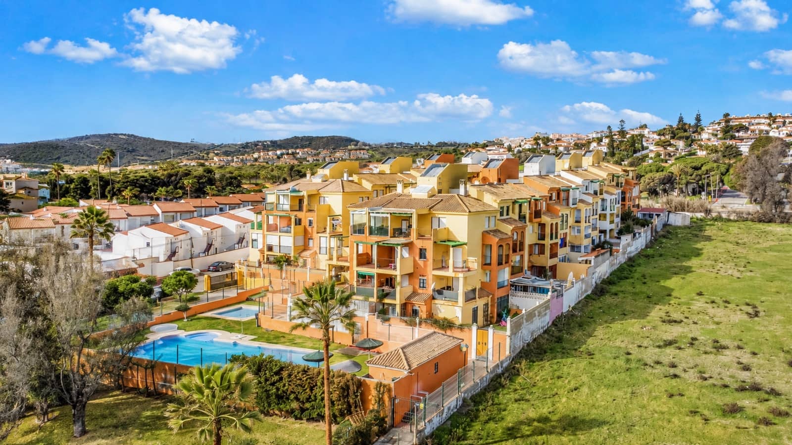 2 bedroom Apartment for sale in Manilva with pool garage - € 259,000 (Ref: 10176879)