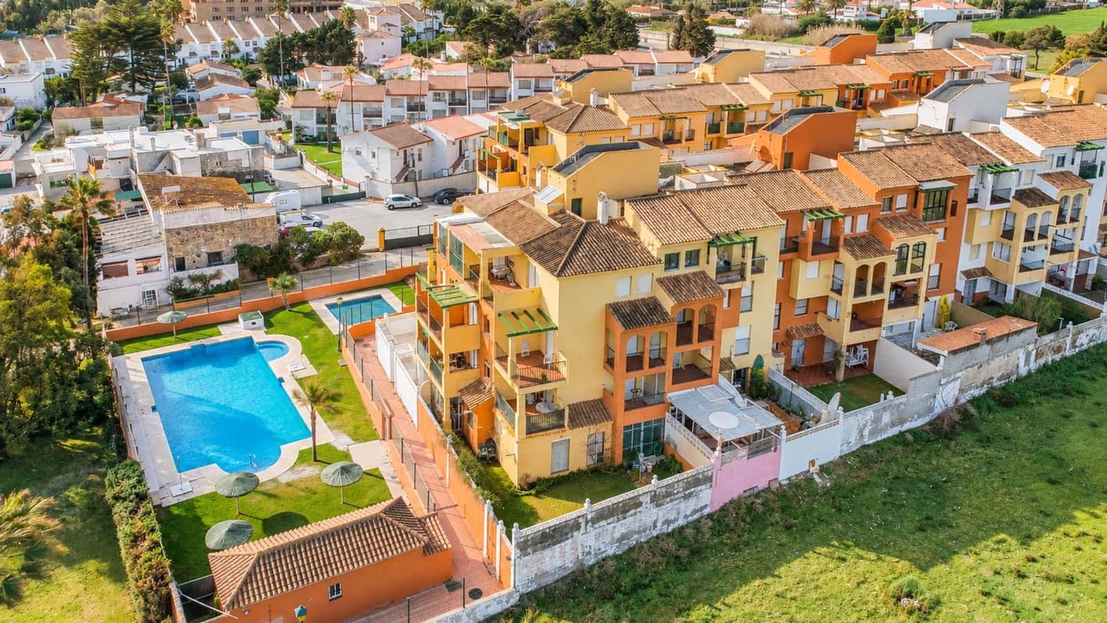 2 bedroom Apartment for sale in Manilva with pool garage - € 259,000 (Ref: 10176879)