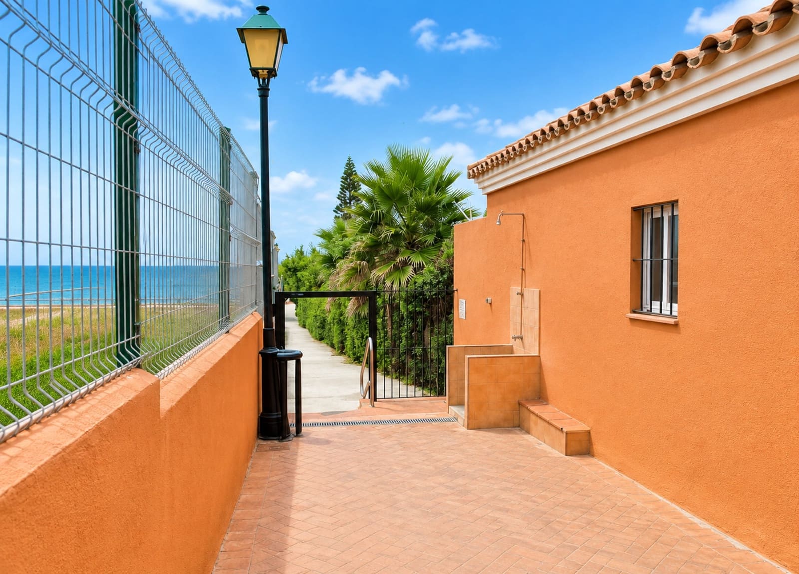 2 bedroom Apartment for sale in Manilva with pool garage - € 259,000 (Ref: 10176879)