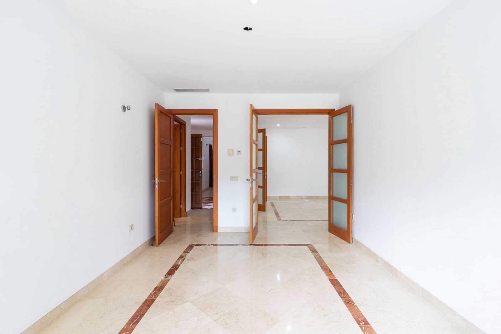 4 soveværelse Villa til salg i Sotogrande med swimmingpool garage - € 980.000 (Ref: 7792989)