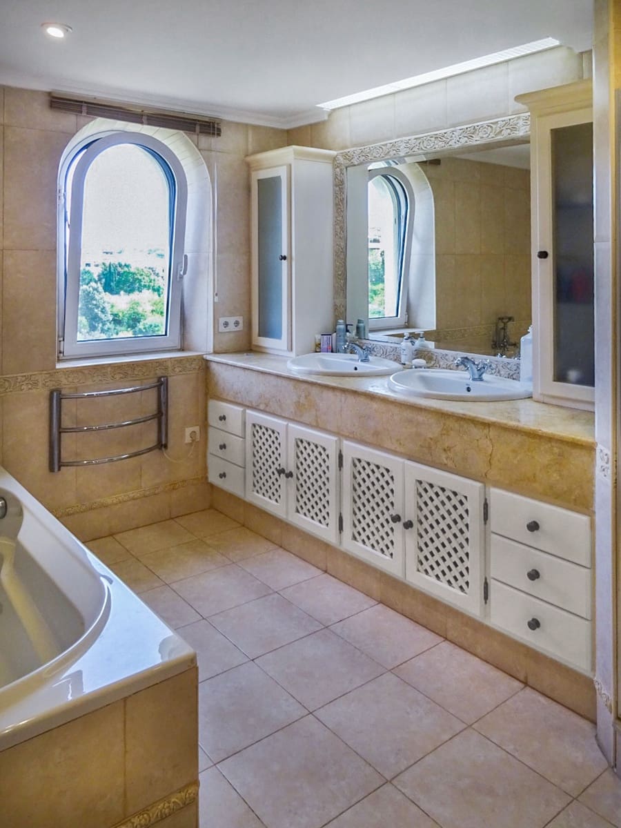 4 soverom Villa til salgs i Sotogrande med svømmebasseng garasje - € 1 700 000 (Ref: 7792991)