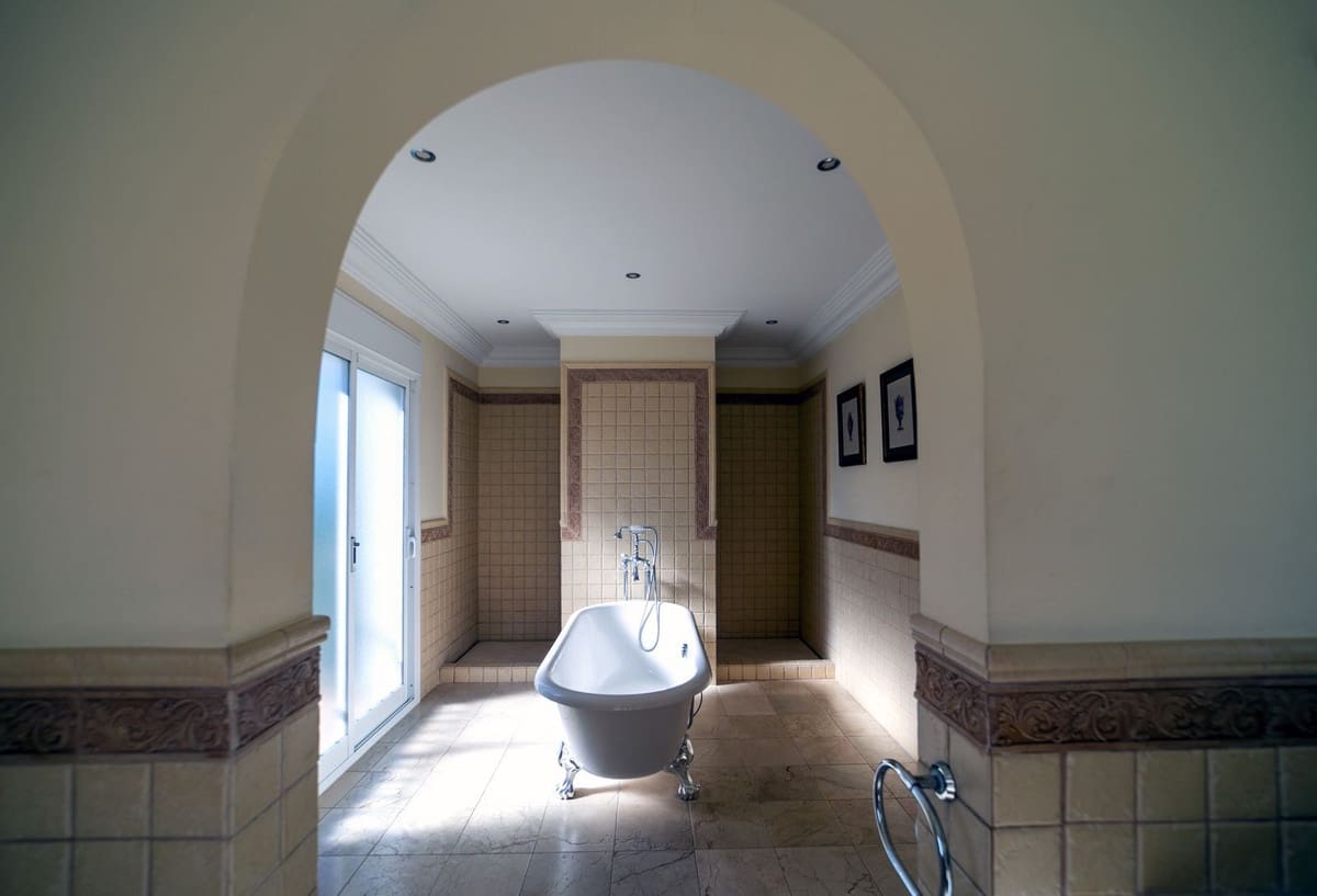 6 makuuhuone Huvila myytävänä paikassa Benahavis mukana uima-altaan 
autotalli - 1 995 000 € (Ref: 7793009)