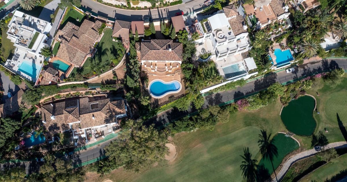 6 makuuhuone Huvila myytävänä paikassa Benahavis mukana uima-altaan 
autotalli - 1 995 000 € (Ref: 7793009)