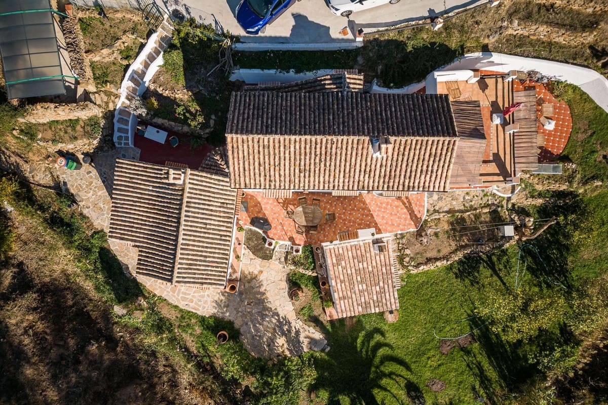 3 bedroom Finca/Country House for sale in Casares with pool garage - € 775,000 (Ref: 7793031)