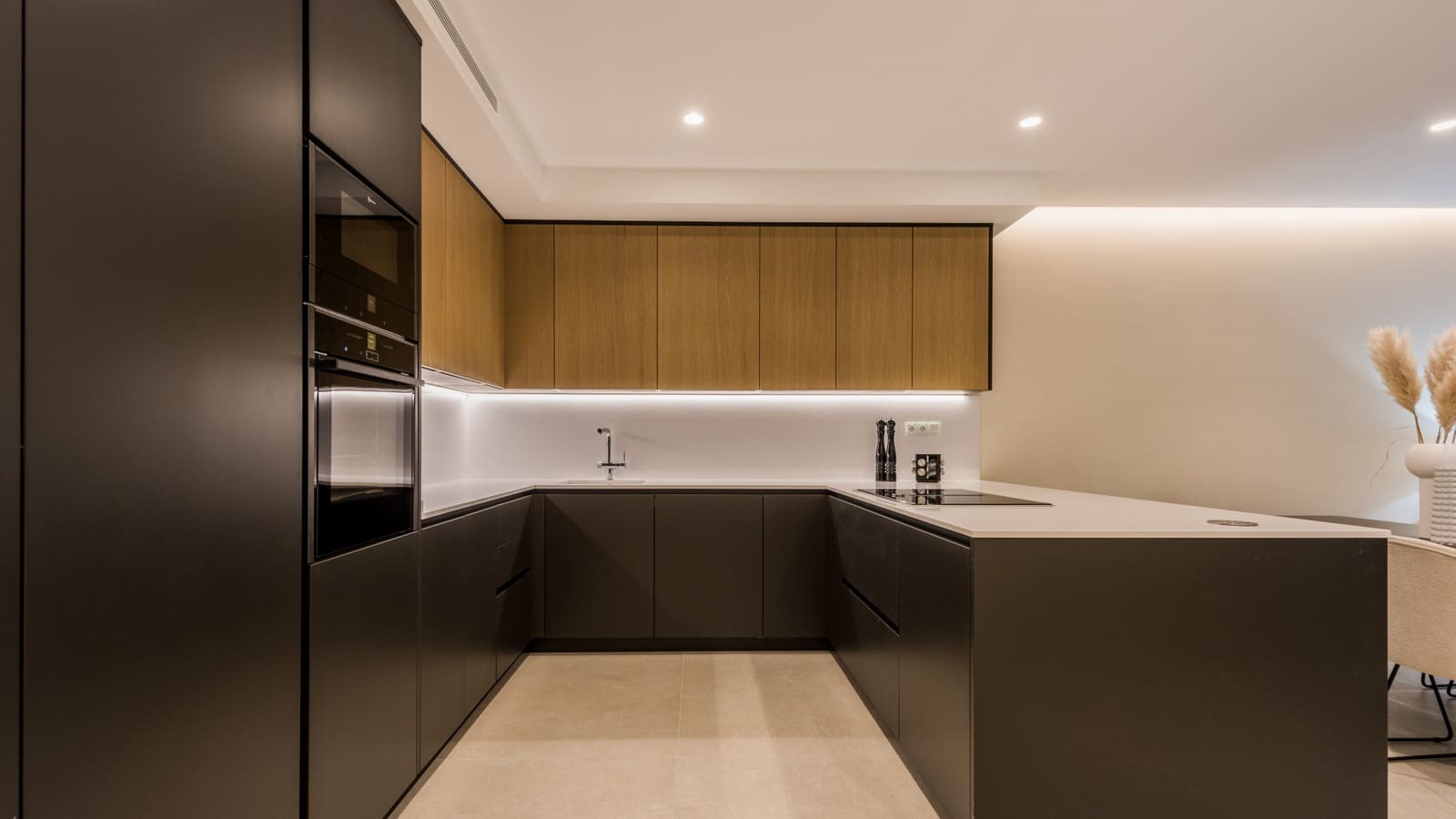 3 slaapkamer Appartement te koop in Estepona met zwembad garage - € 1.395.000 (Ref: 7793064)