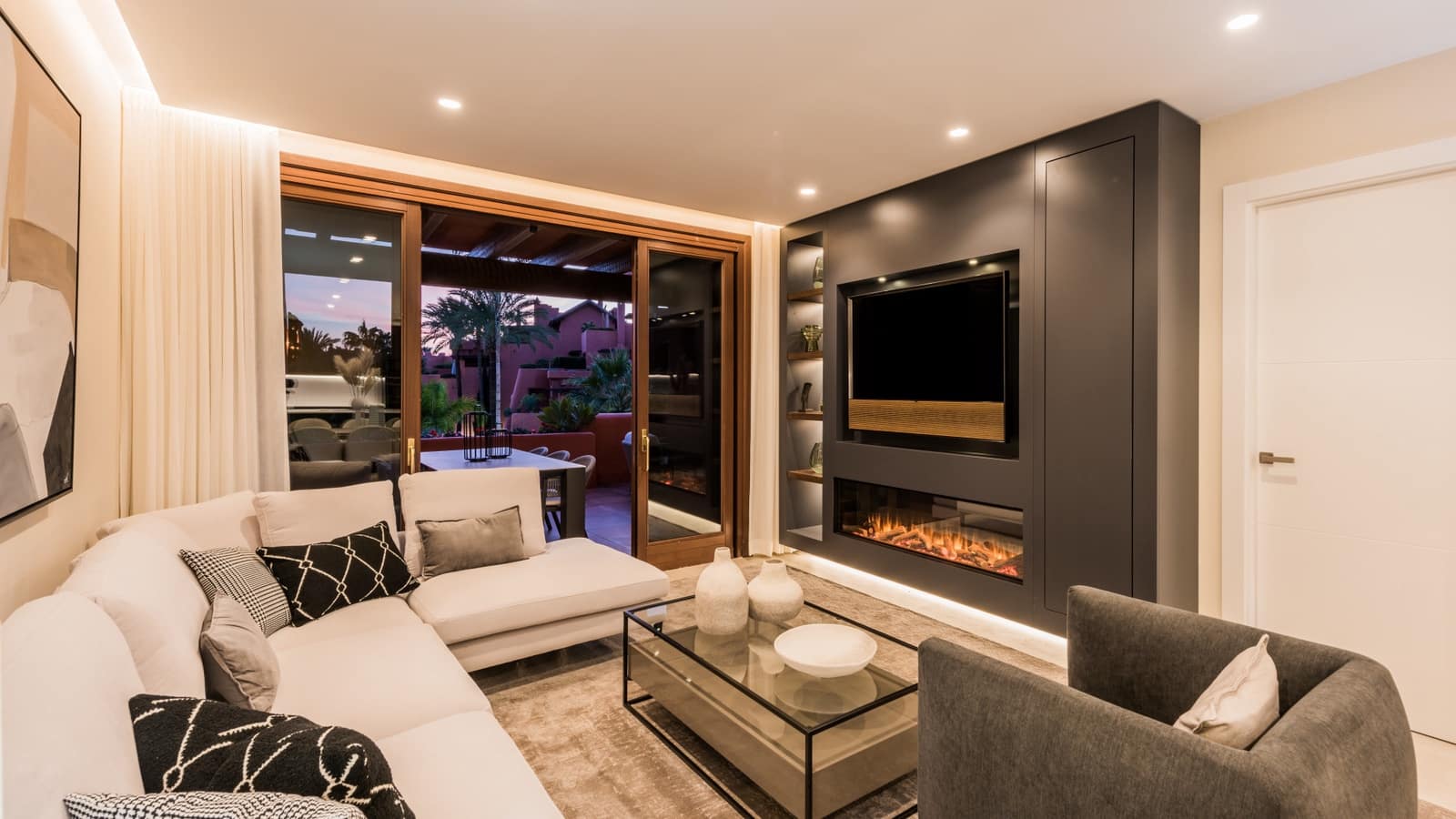 3 slaapkamer Appartement te koop in Estepona met zwembad garage - € 1.395.000 (Ref: 7793064)