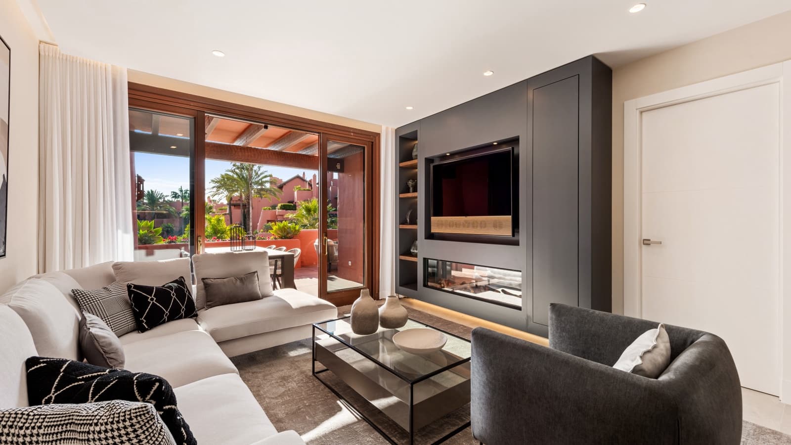 3 slaapkamer Appartement te koop in Estepona met zwembad garage - € 1.395.000 (Ref: 7793064)