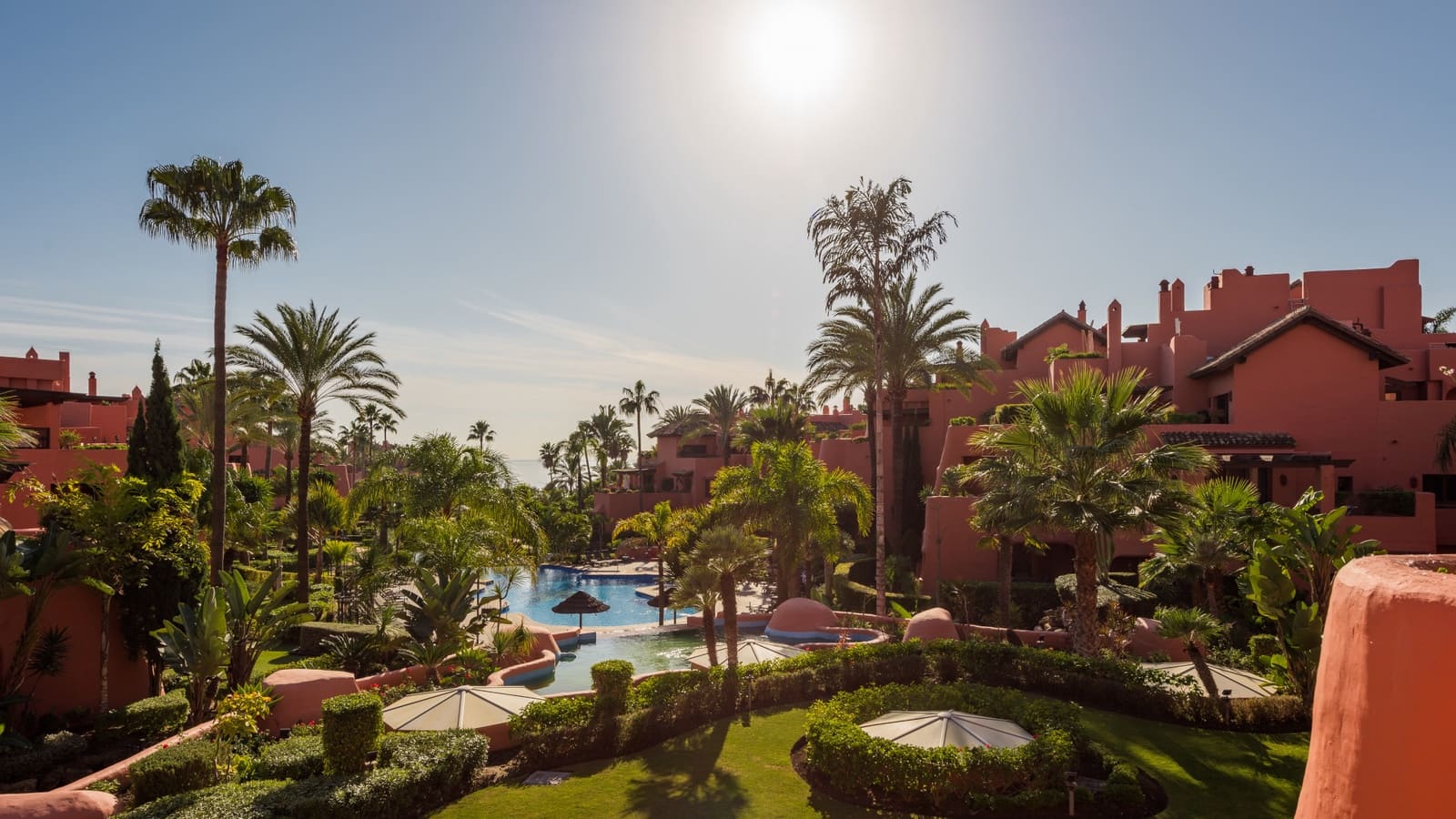 3 slaapkamer Appartement te koop in Estepona met zwembad garage - € 1.395.000 (Ref: 7793064)