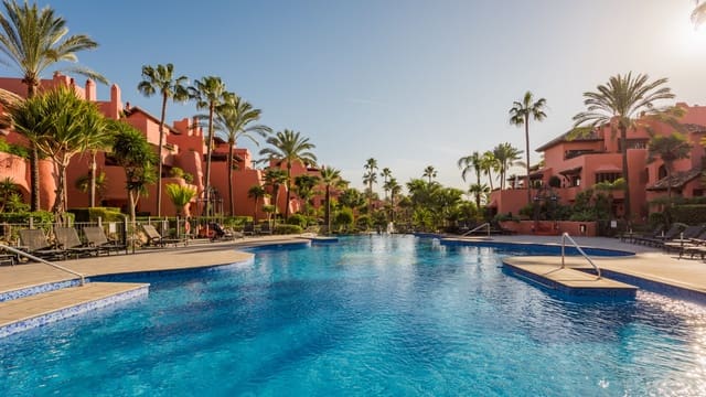 3 slaapkamer Appartement te koop in Estepona met zwembad garage - € 1.395.000 (Ref: 7793064)
