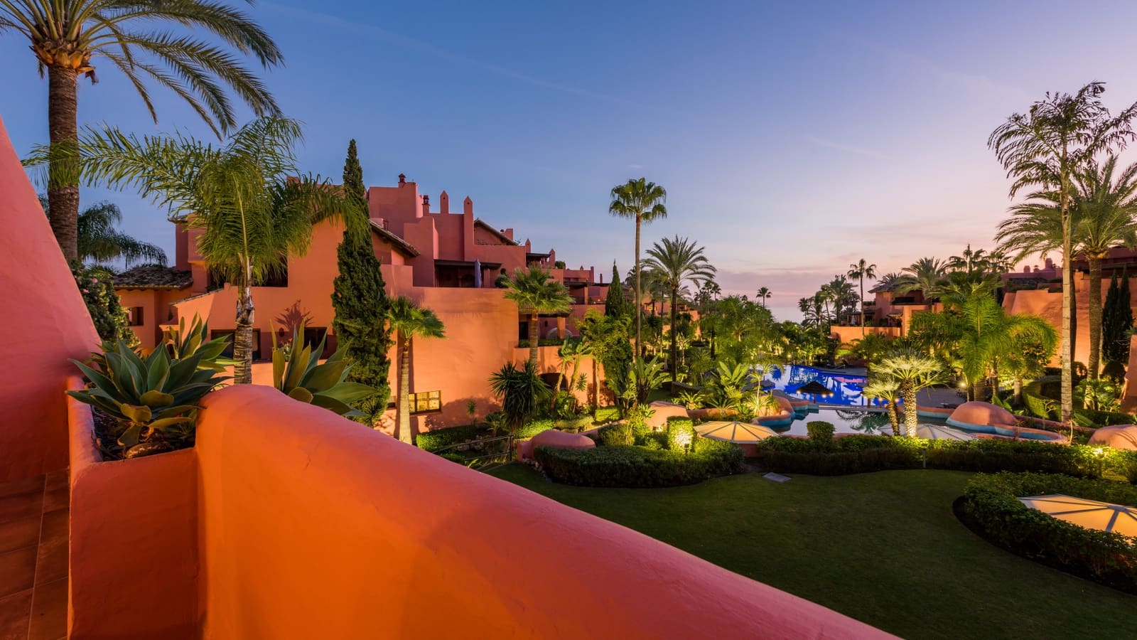 3 slaapkamer Appartement te koop in Estepona met zwembad garage - € 1.395.000 (Ref: 7793064)