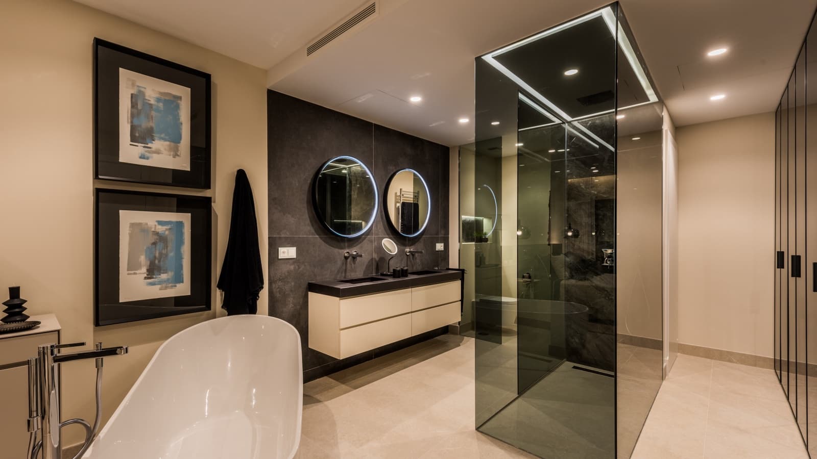 3 slaapkamer Appartement te koop in Estepona met zwembad garage - € 1.395.000 (Ref: 7793064)