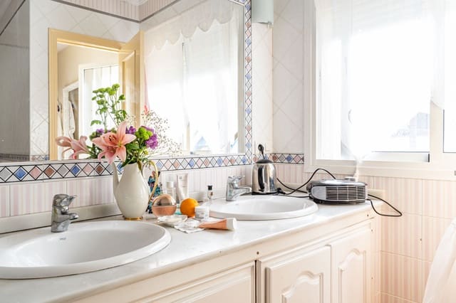 3 bedroom Townhouse for sale in Guadiaro, San Roque with garage - € 275,000 (Ref: 7793065)