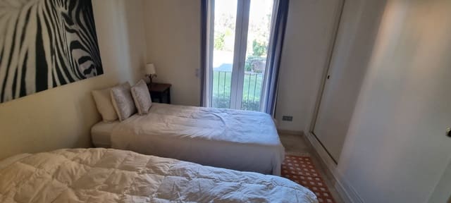 2 chambre Appartement à vendre à La Duquesa / Puerto de la Duquesa, Manilva avec piscine garage - 435 000 € (Ref: 7793083)