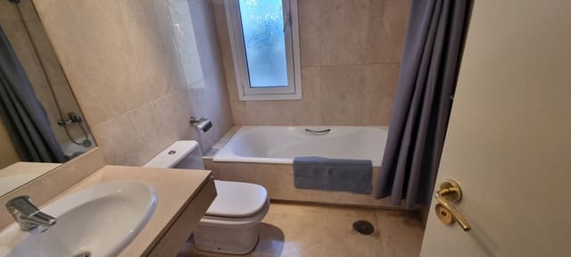 2 chambre Appartement à vendre à La Duquesa / Puerto de la Duquesa, Manilva avec piscine garage - 435 000 € (Ref: 7793083)