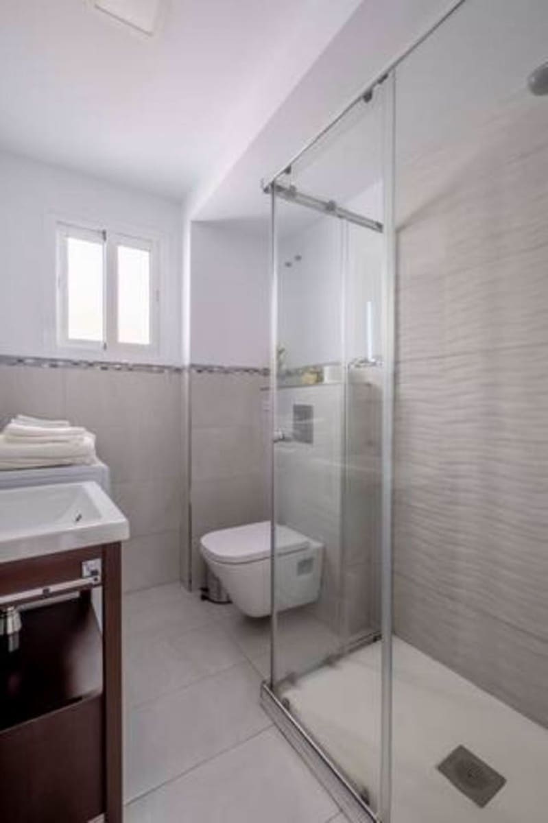 6 slaapkamer Villa te koop in Marbella - € 1.250.000 (Ref: 7793087)