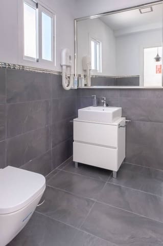 6 slaapkamer Villa te koop in Marbella - € 1.250.000 (Ref: 7793087)