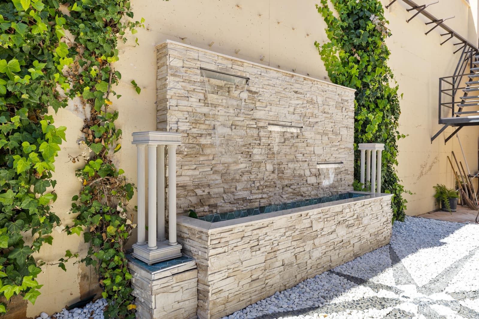 4 bedroom Villa for sale in Mijas Costa with pool garage - € 1,895,000 (Ref: 7793110)