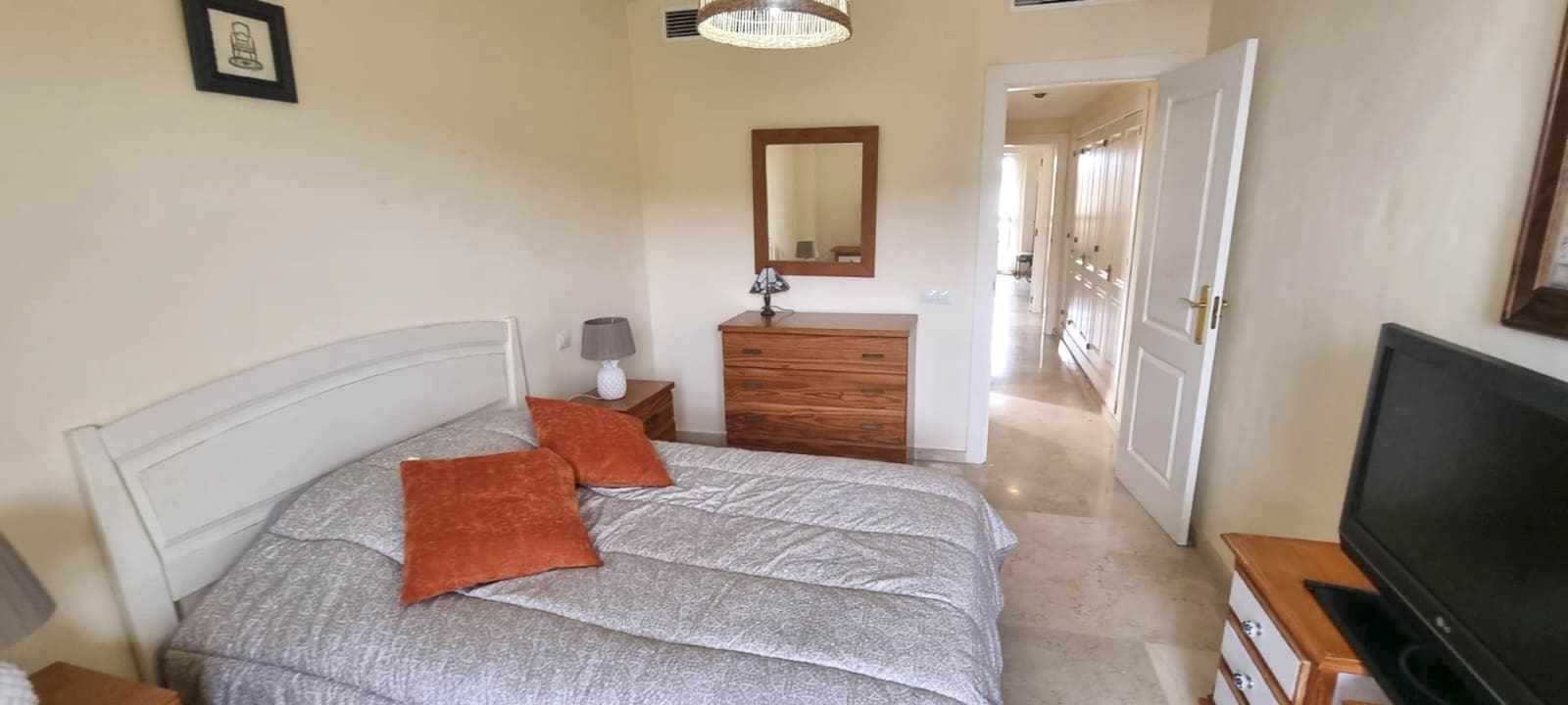 2 slaapkamer Appartement te koop in La Duquesa / Puerto de la Duquesa met zwembad garage - € 269.500 (Ref: 7793138)