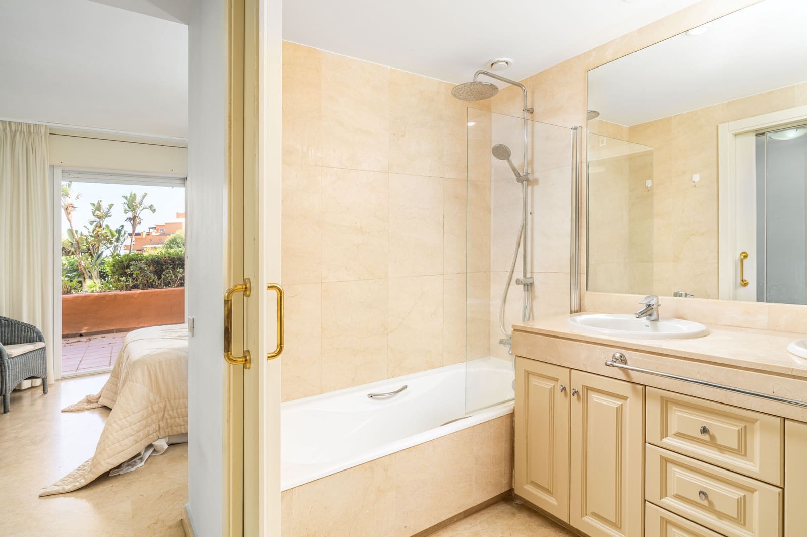 3 soveværelse Lejlighed til salg i La Duquesa / Puerto de la Duquesa med swimmingpool garage - € 549.950 (Ref: 7793149)