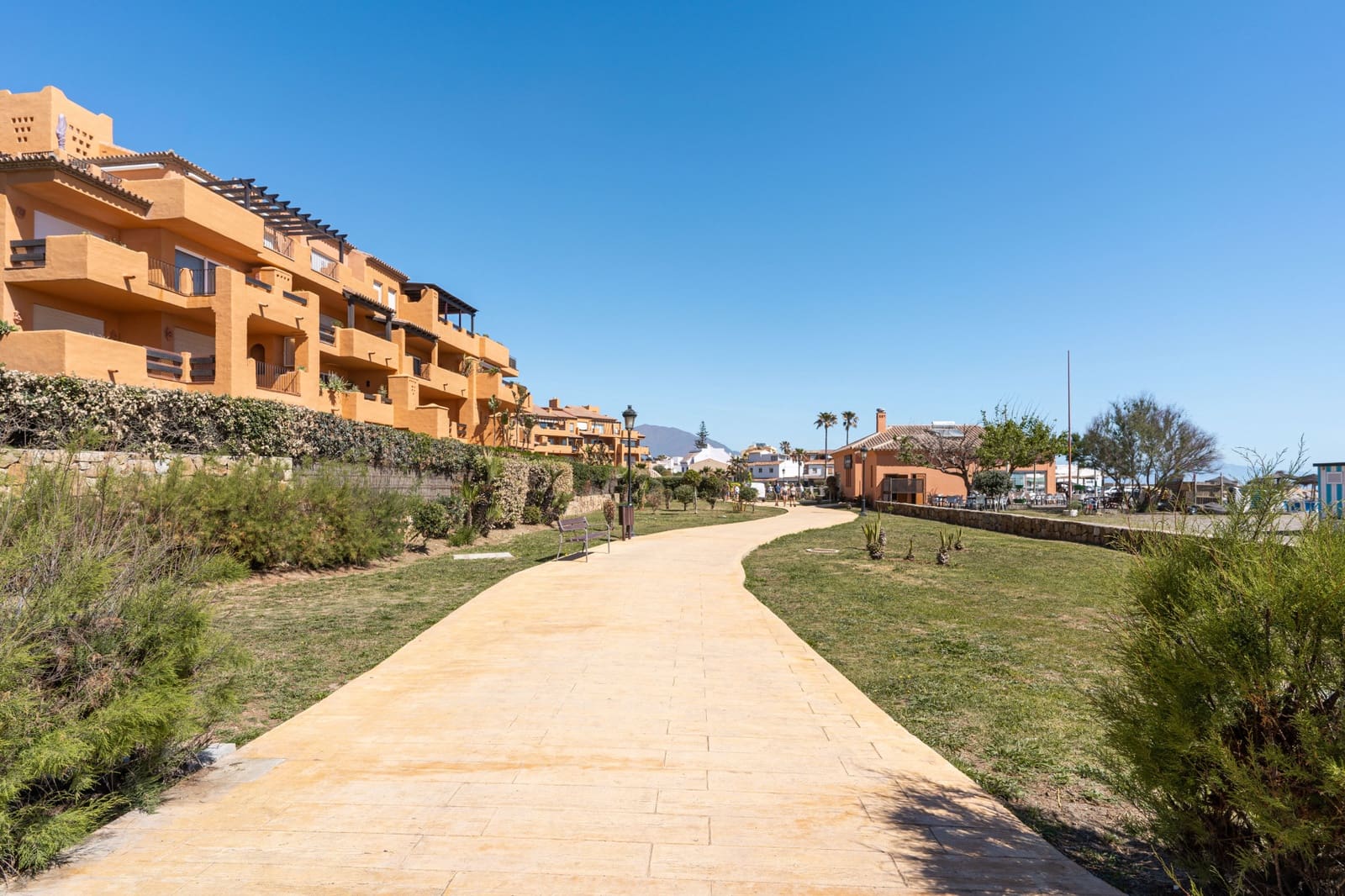 3 soveværelse Lejlighed til salg i La Duquesa / Puerto de la Duquesa med swimmingpool garage - € 549.950 (Ref: 7793149)