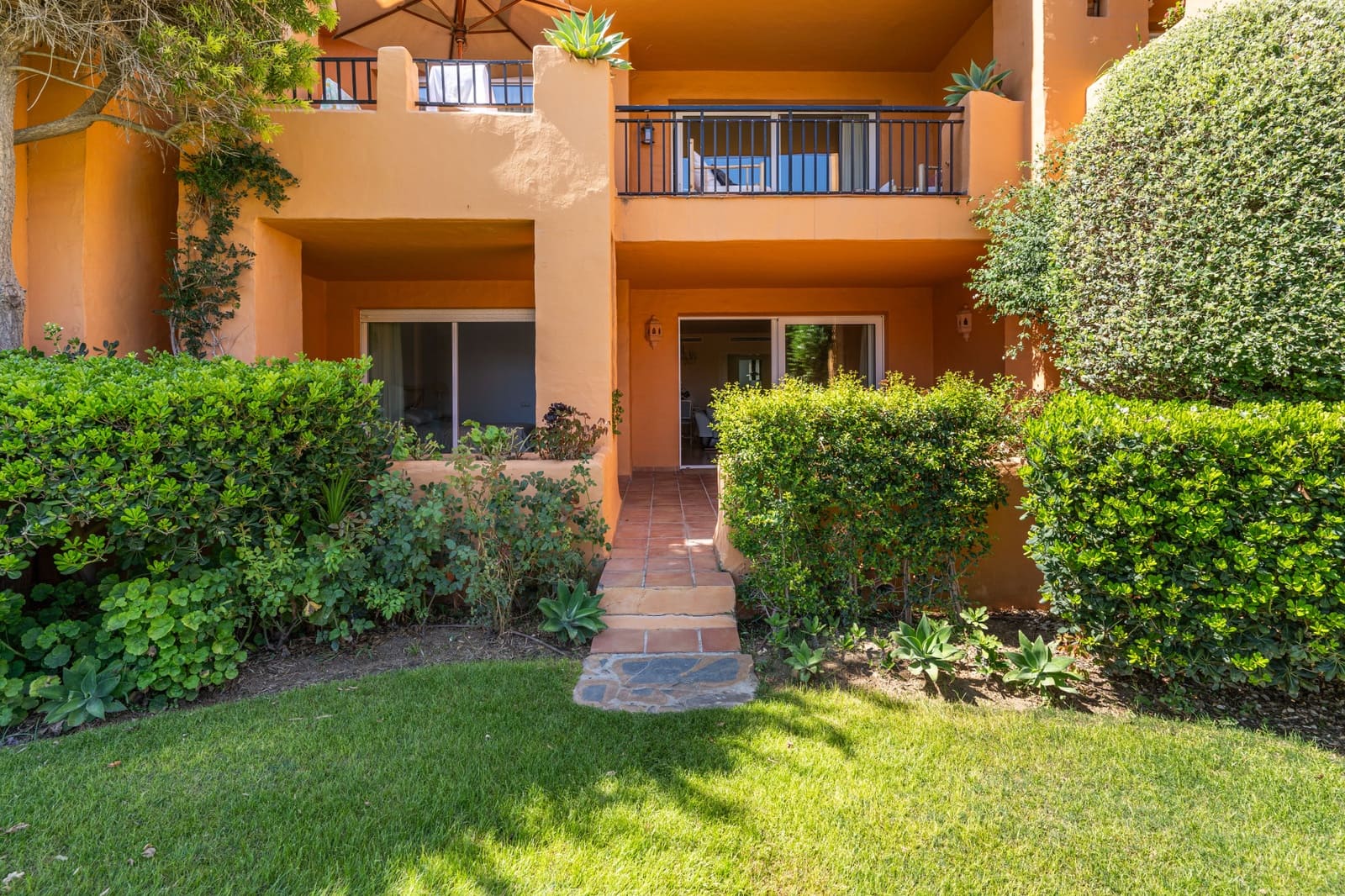 3 soveværelse Lejlighed til salg i La Duquesa / Puerto de la Duquesa med swimmingpool garage - € 549.950 (Ref: 7793149)