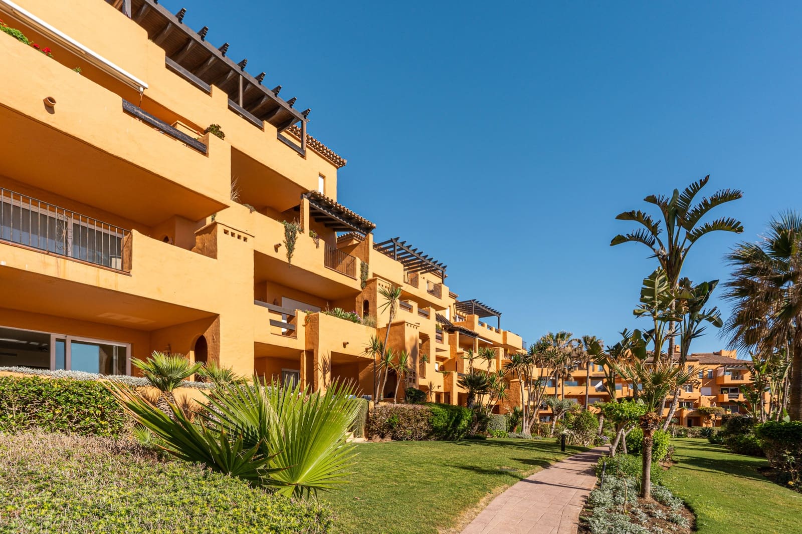 3 soveværelse Lejlighed til salg i La Duquesa / Puerto de la Duquesa med swimmingpool garage - € 549.950 (Ref: 7793149)