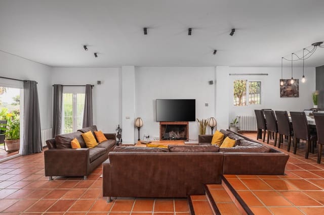 5 soveværelse Villa til salg i Sotogrande, San Roque med swimmingpool garage - € 980.000 (Ref: 7793157)