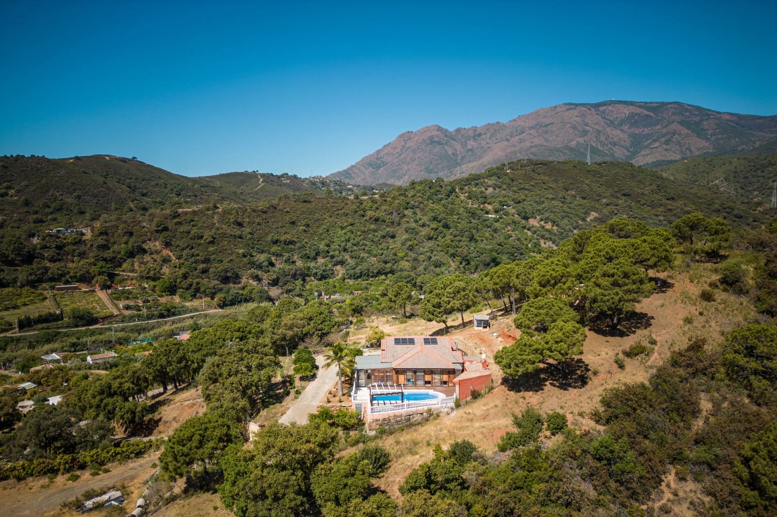 3 quarto Casa de Madeira para venda em Estepona com piscina garagem - 810 000 € (Ref: 7793196)