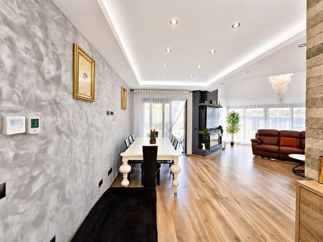 3 soveværelse Villa til salg i Buenas Noches, Estepona med swimmingpool garage - € 1.300.000 (Ref: 7823483)